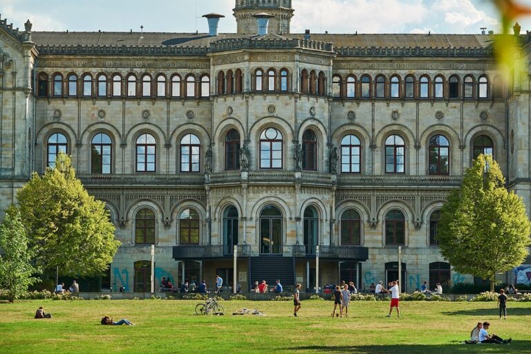 Universitas Negeri Manado: Sejarah, Program Studi, dan Prestasi